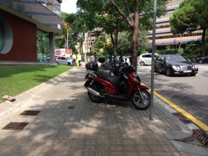 vorera amb motos aparcades